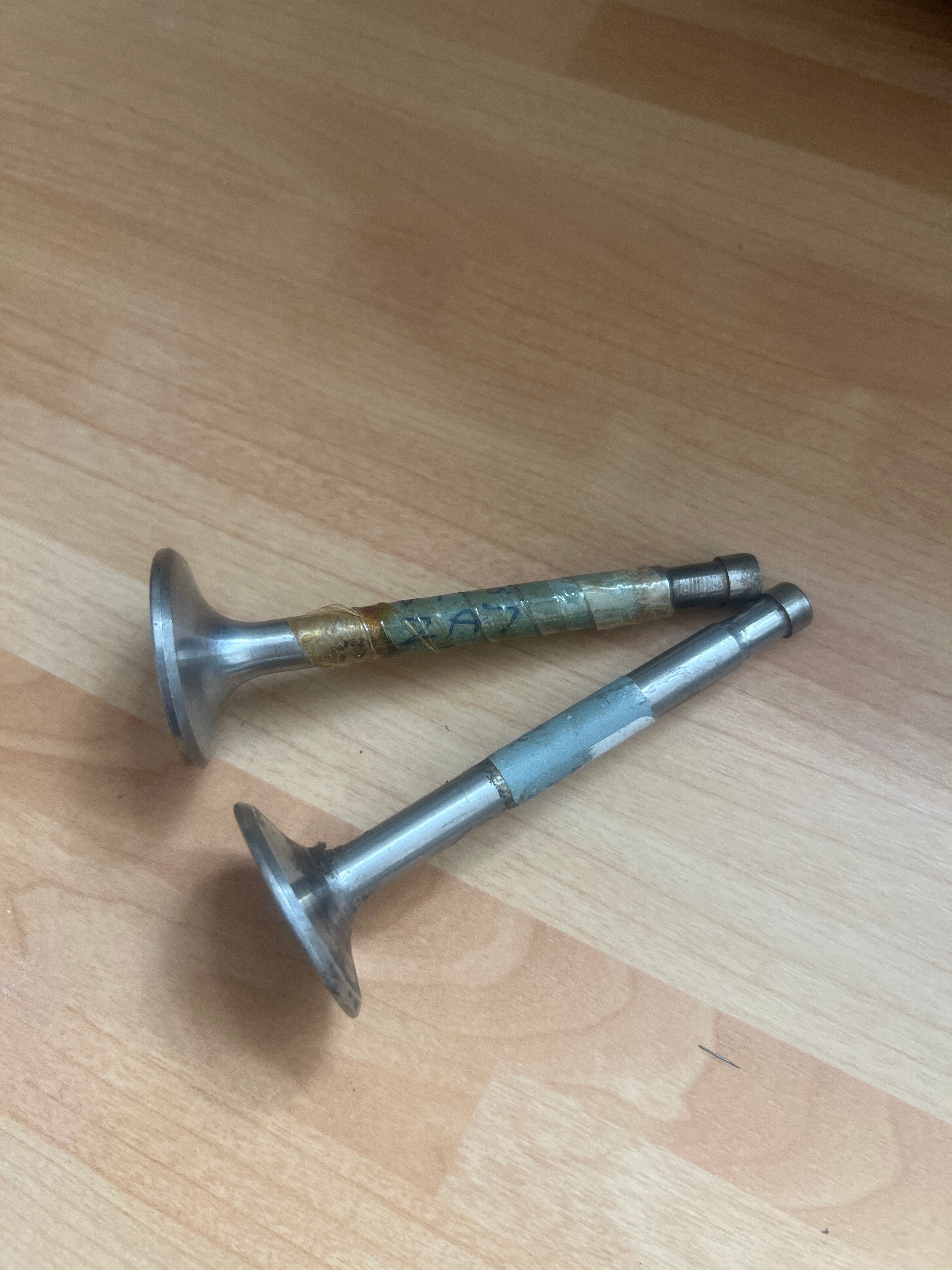 BSA ZA7 pair of rigid exhaust valves V118 67-30 NOS