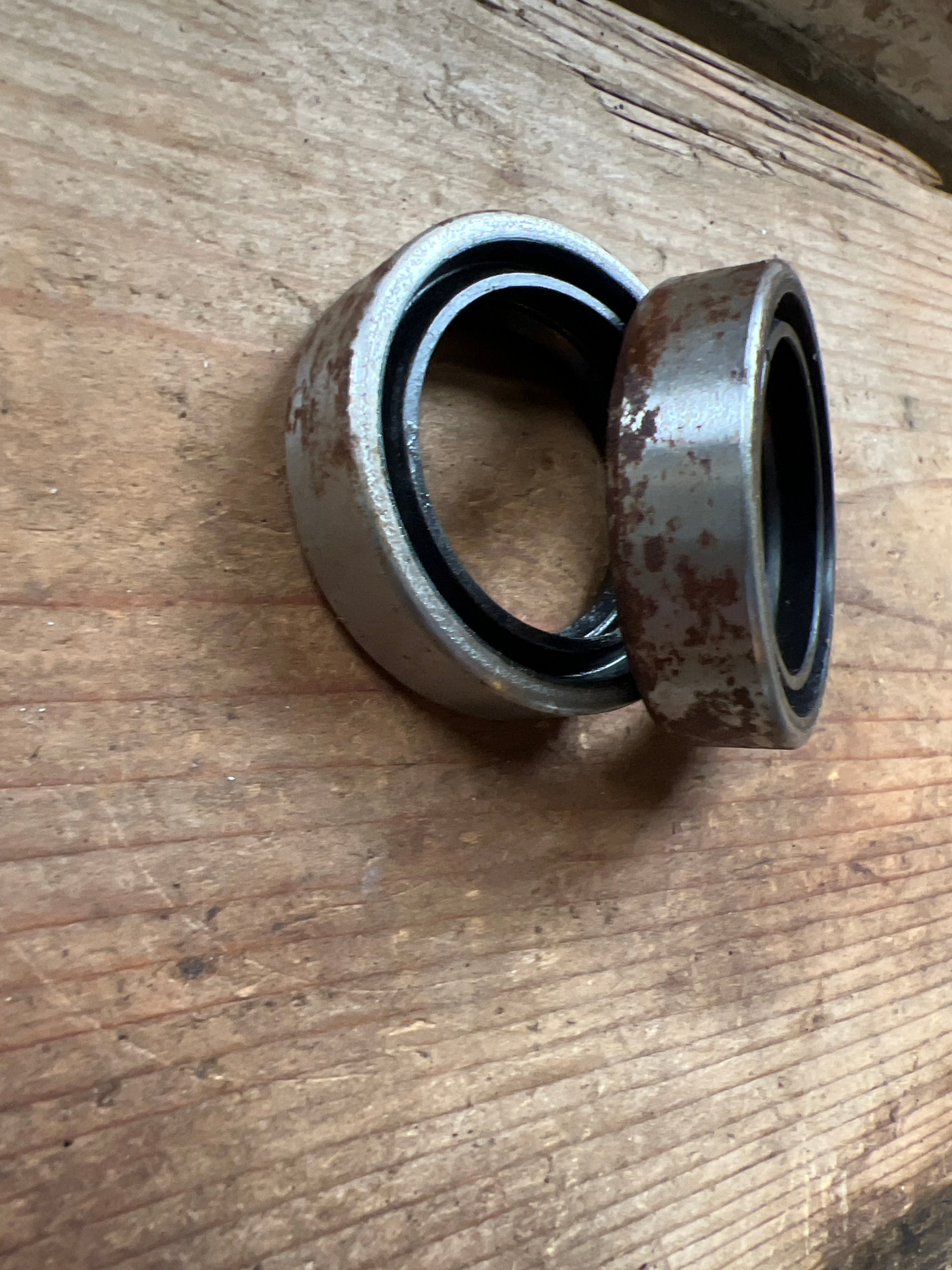 Triumph Conical hub fork seals