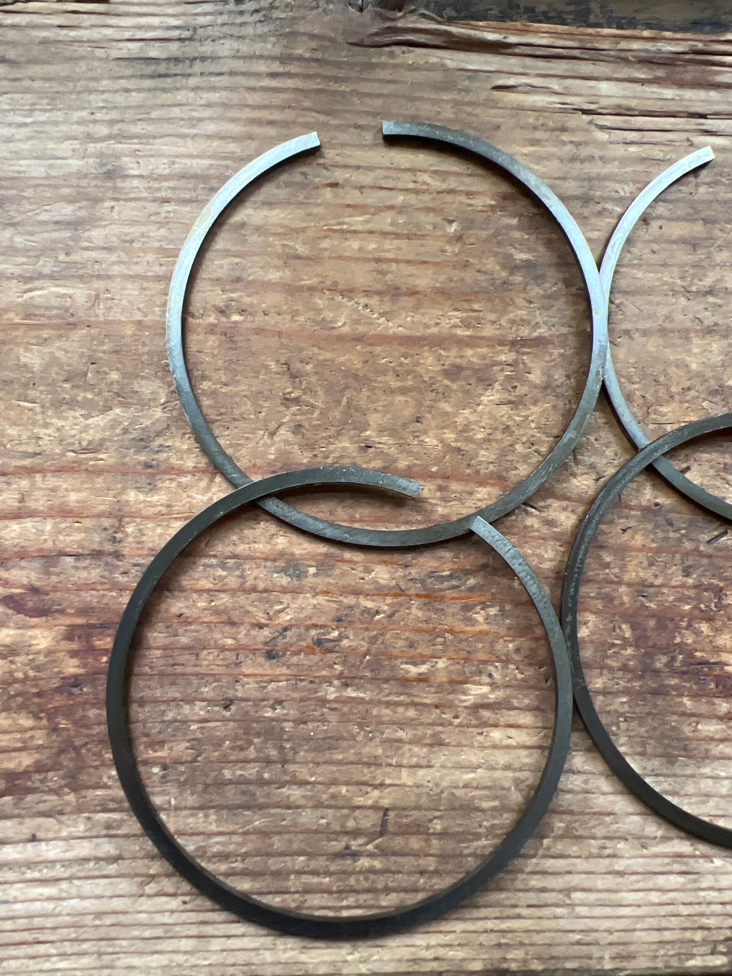 Royal Enfield 700 Twin, Meteor etc +40 piston compression rings NOS (4)