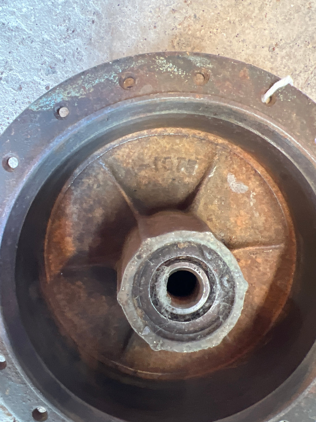 Ariel arrow & leader Iron front hub