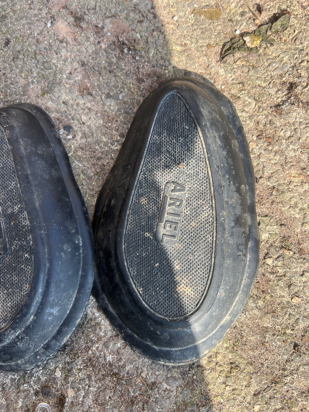 Ariel singles and twins petrol tank knee rubbers