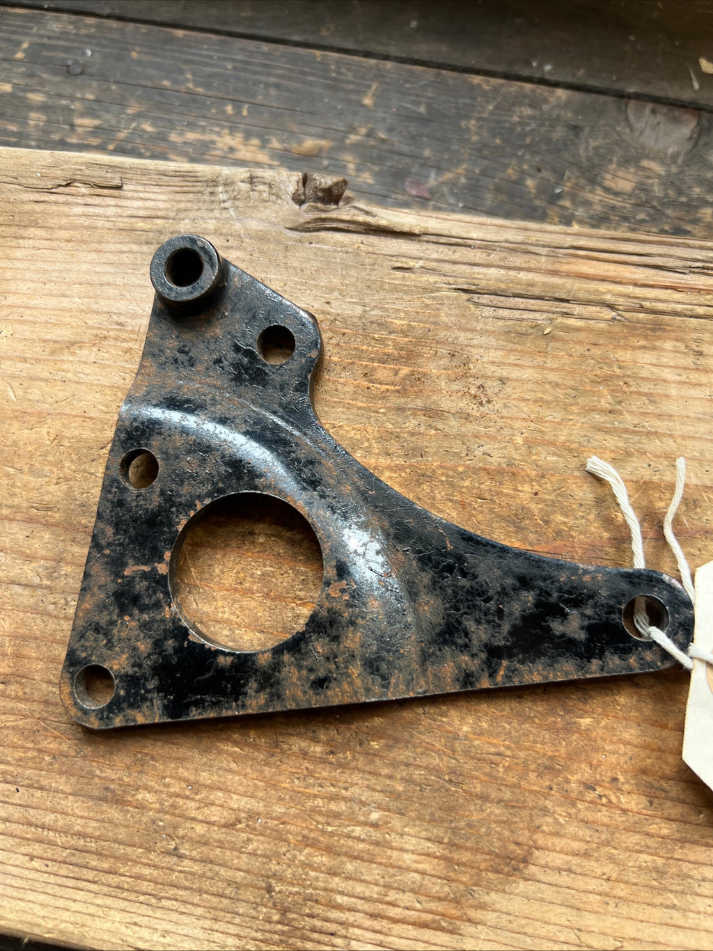 Triumph F13024 TR7 T120 OIF right hand rear engine plate NOS