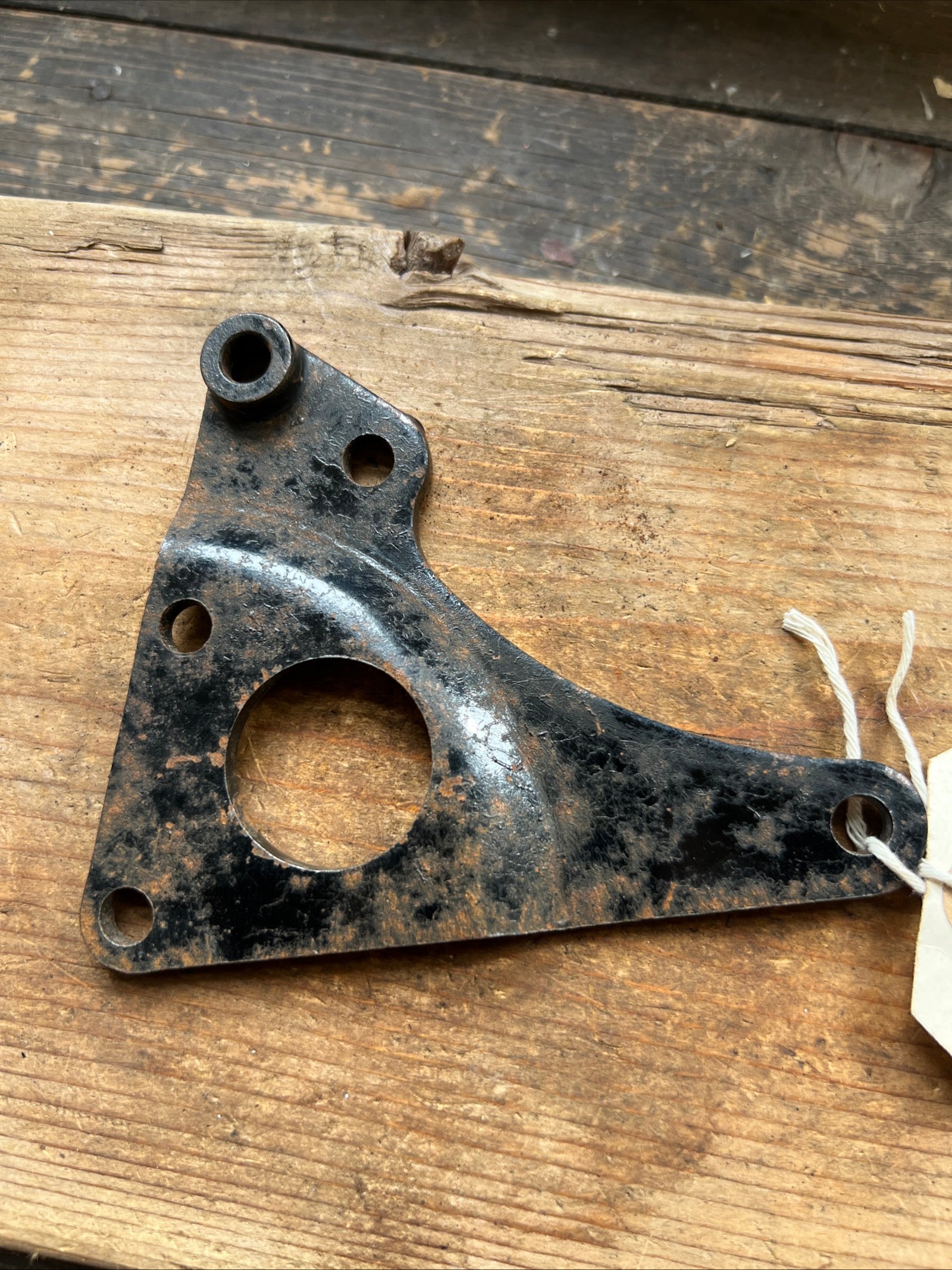 Triumph F13024 TR7 T120 OIF right hand rear engine plate NOS
