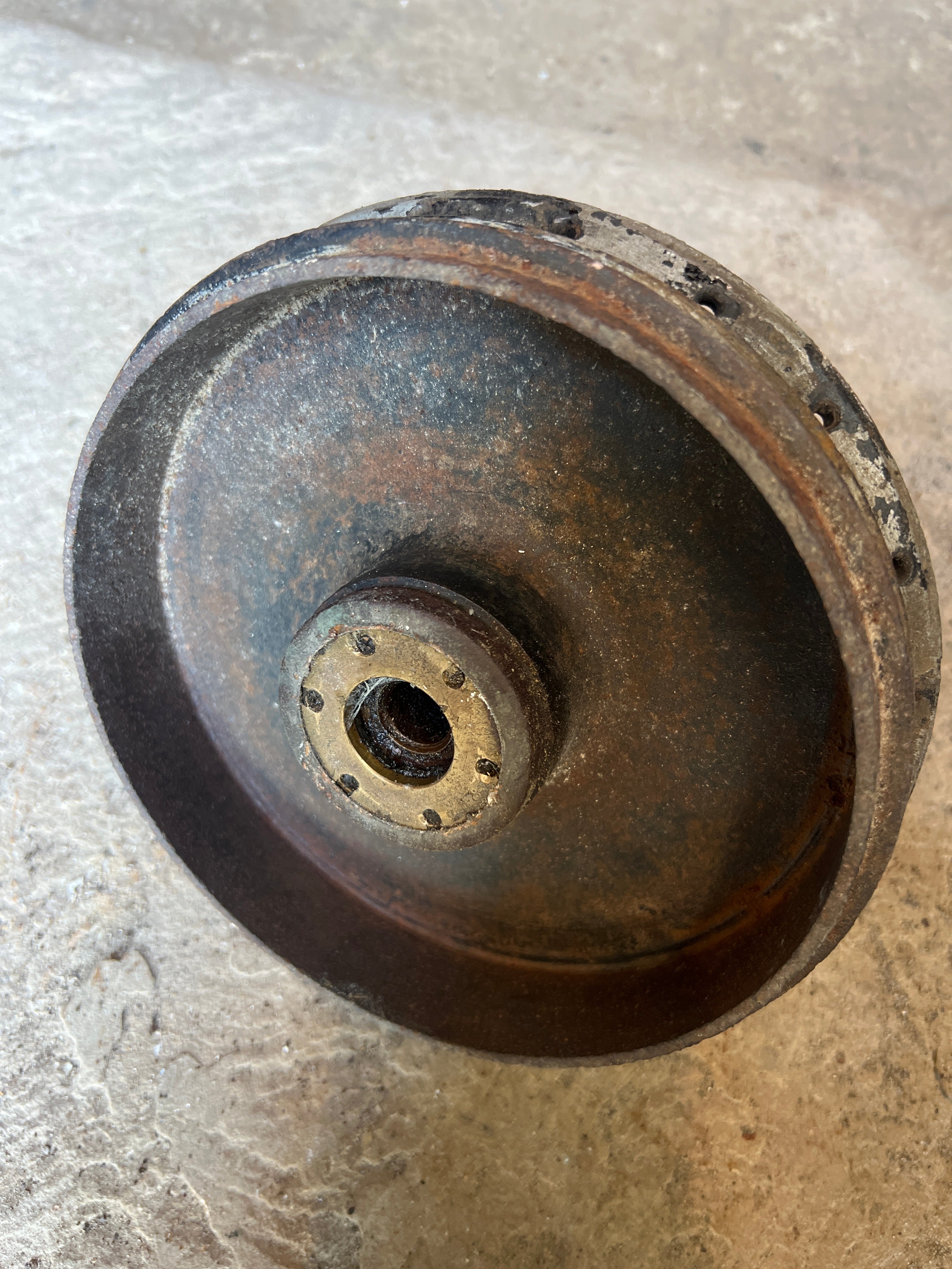 Ariel rigid frame front hub with bearings etc less brake plate