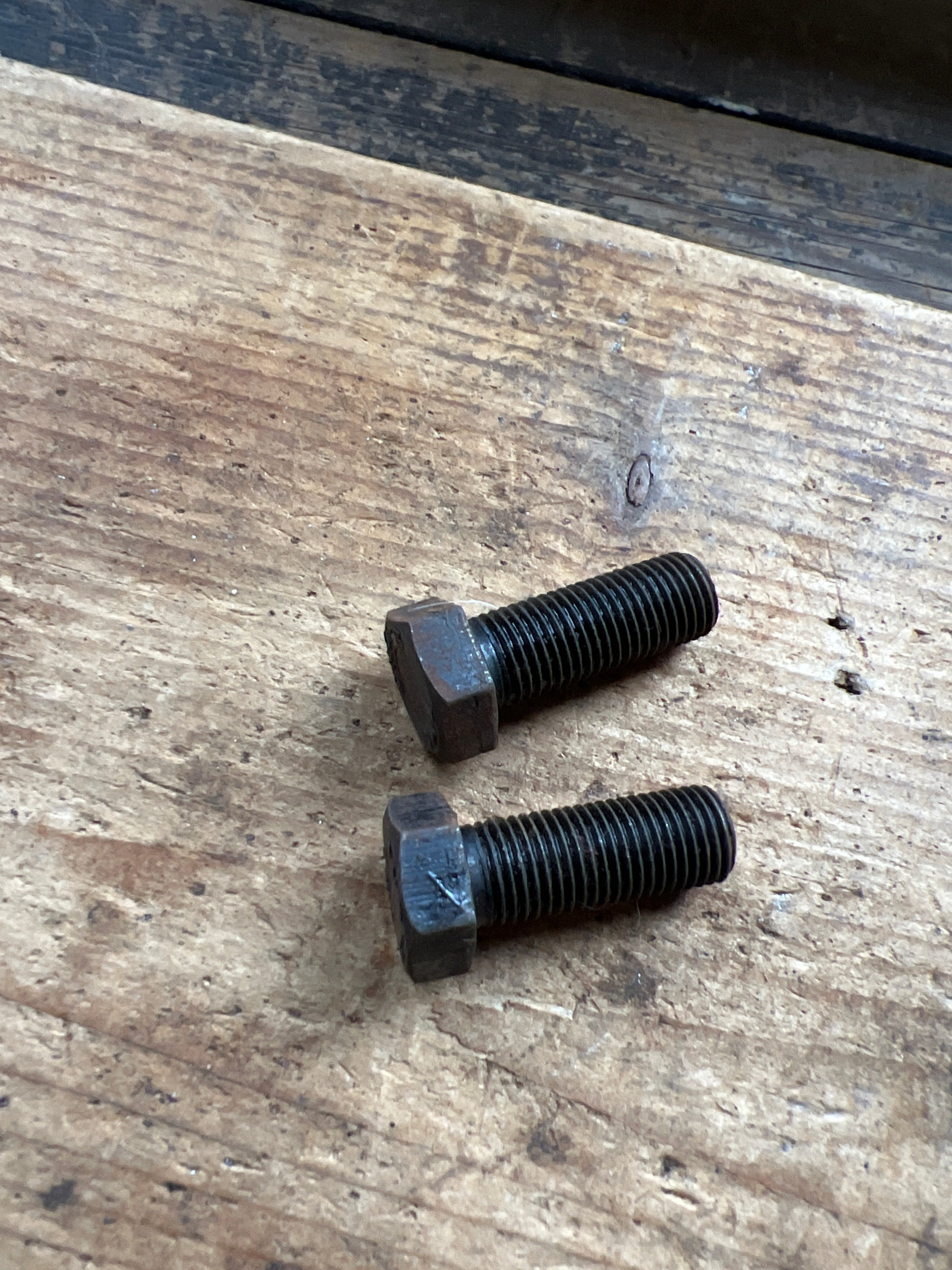 Triumph T160 rear engine plate right hand 2 bolts 14-0128