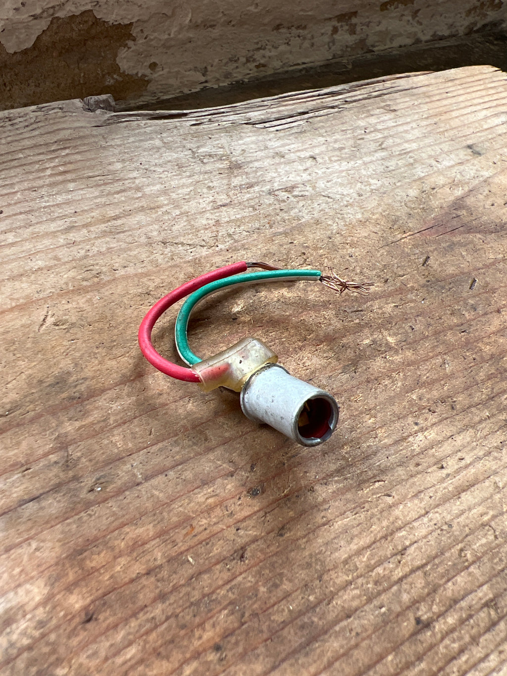 Triumph T100T warning light bulb holder New old stock