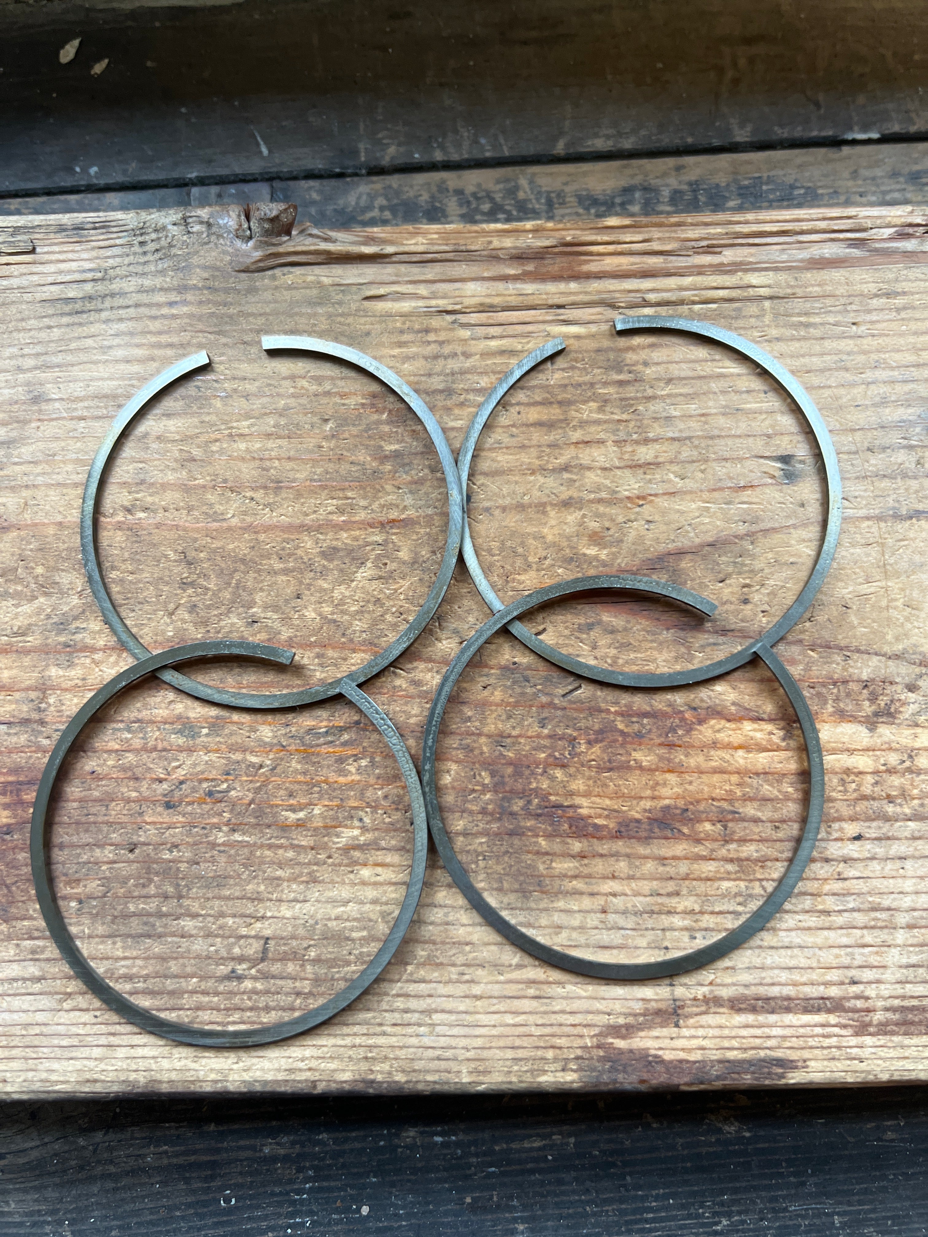 Royal Enfield 700 Twin, Meteor etc +40 piston compression rings NOS (4)