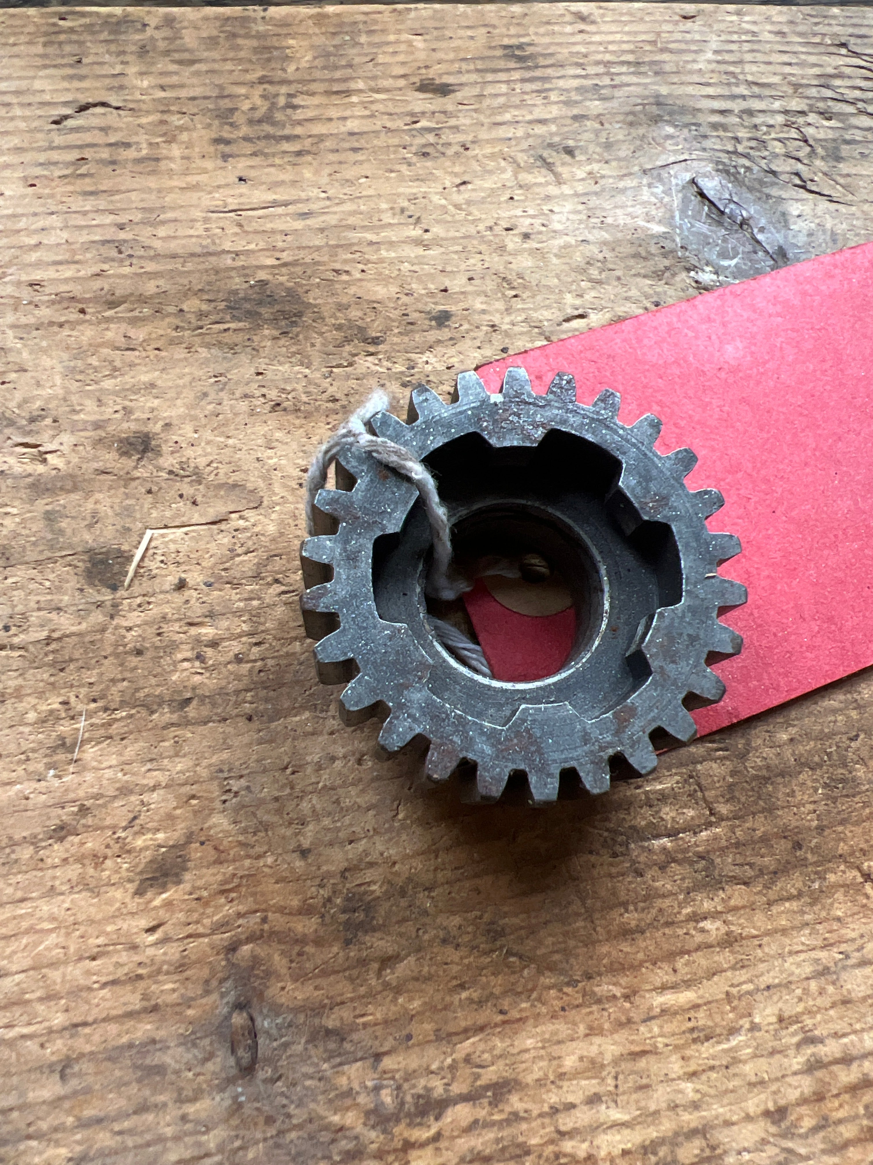 BSA Bantam 90-1696 4 speed 26 Tooth pinion main shaft spinning gear