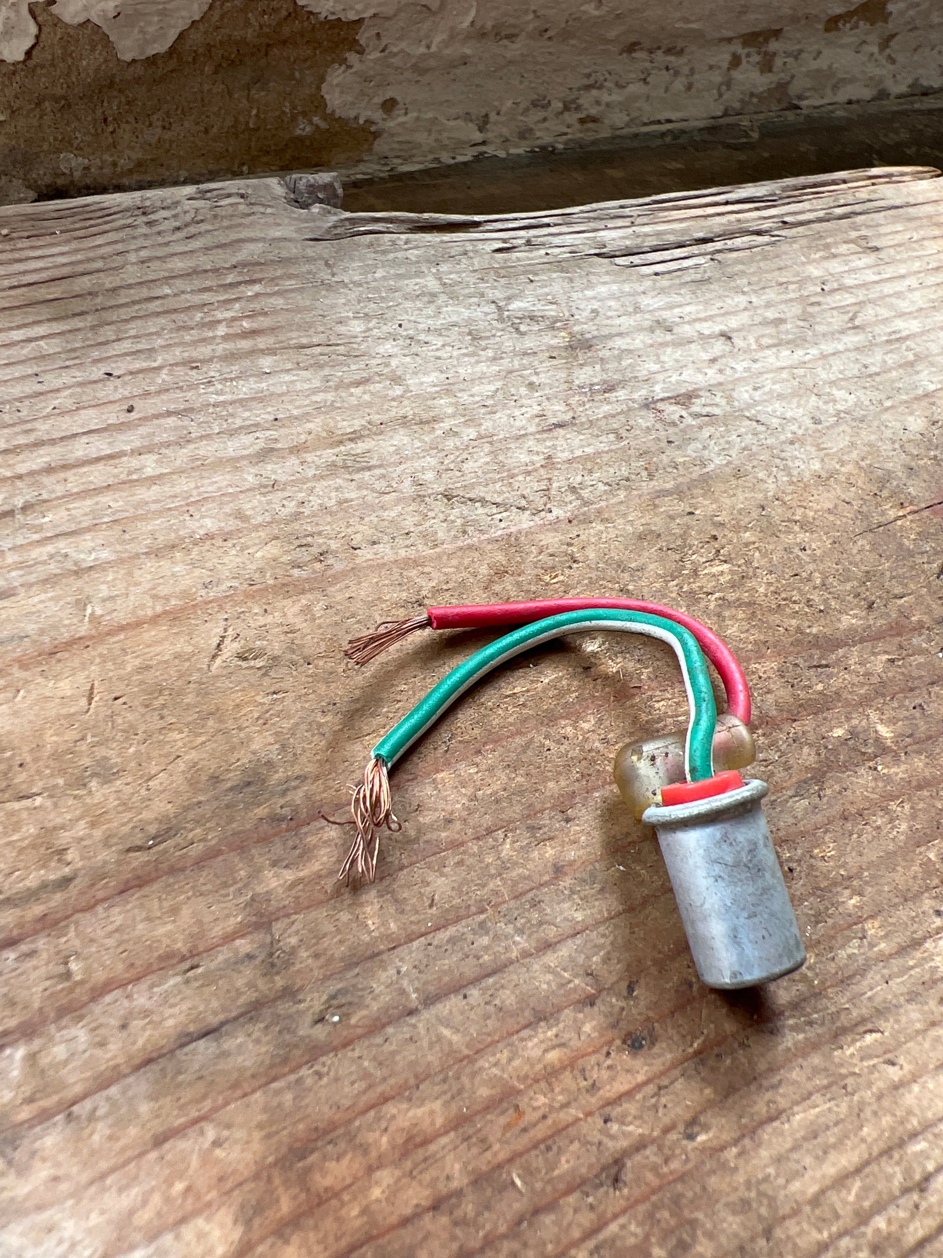 Triumph T100T warning light bulb holder New old stock