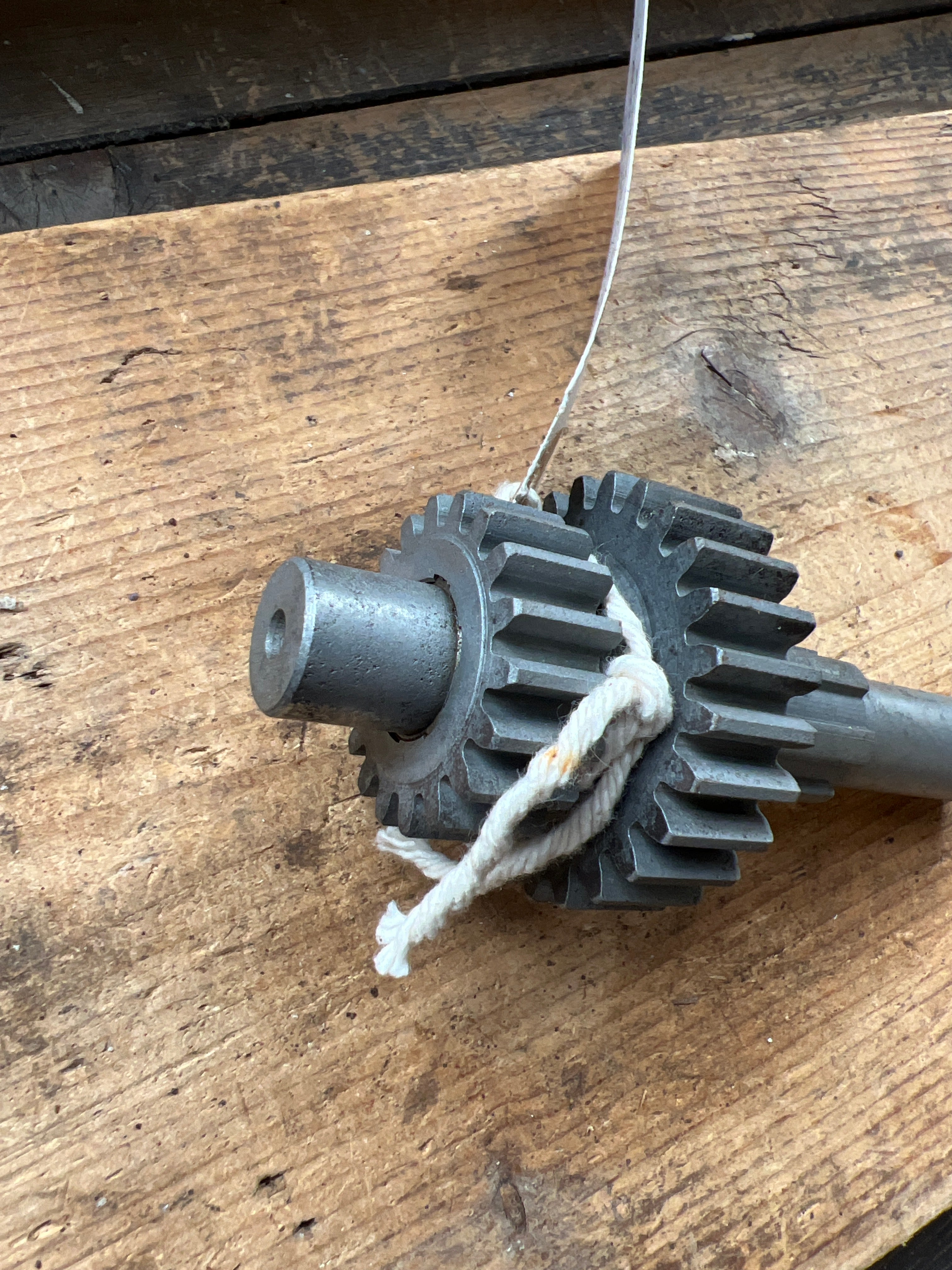 Triumph Tiger Cub gear box Layshaft & 2 gears T1594