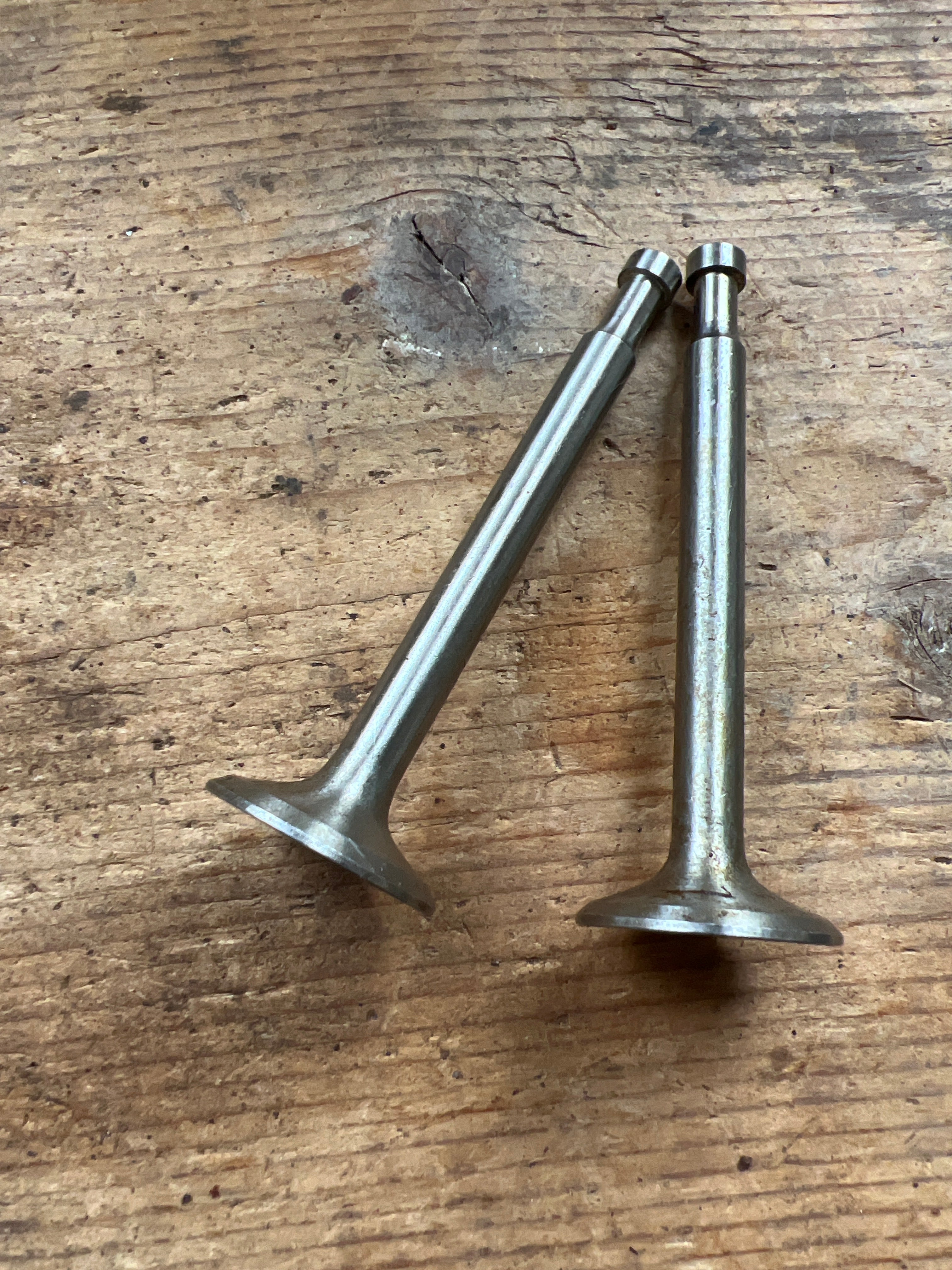 Triumph/BSA 250cc Twin scooter Tigress/Sunbeam exhaust valves 76-60