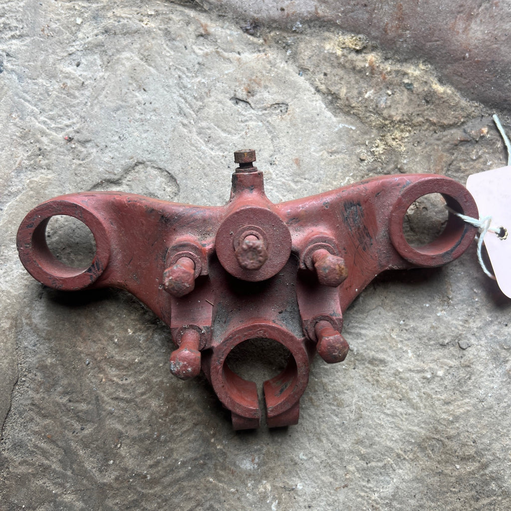 68-5049 BSA BSA A65 Nacelle type top fork yoke used