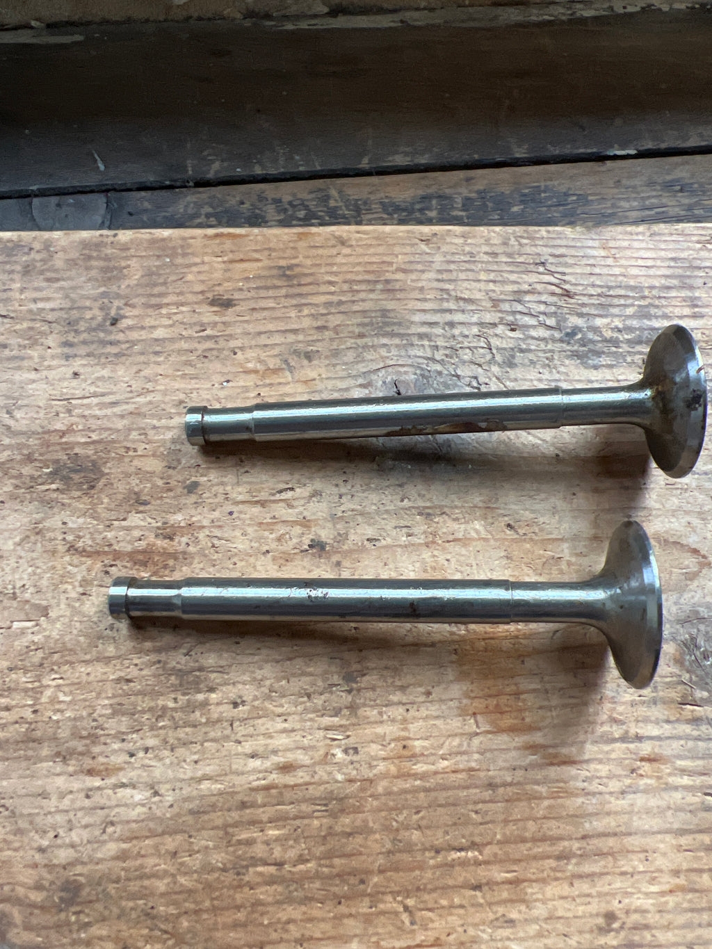 Triumph TRW 500cc Twin side valves EX W/D Inlet valves