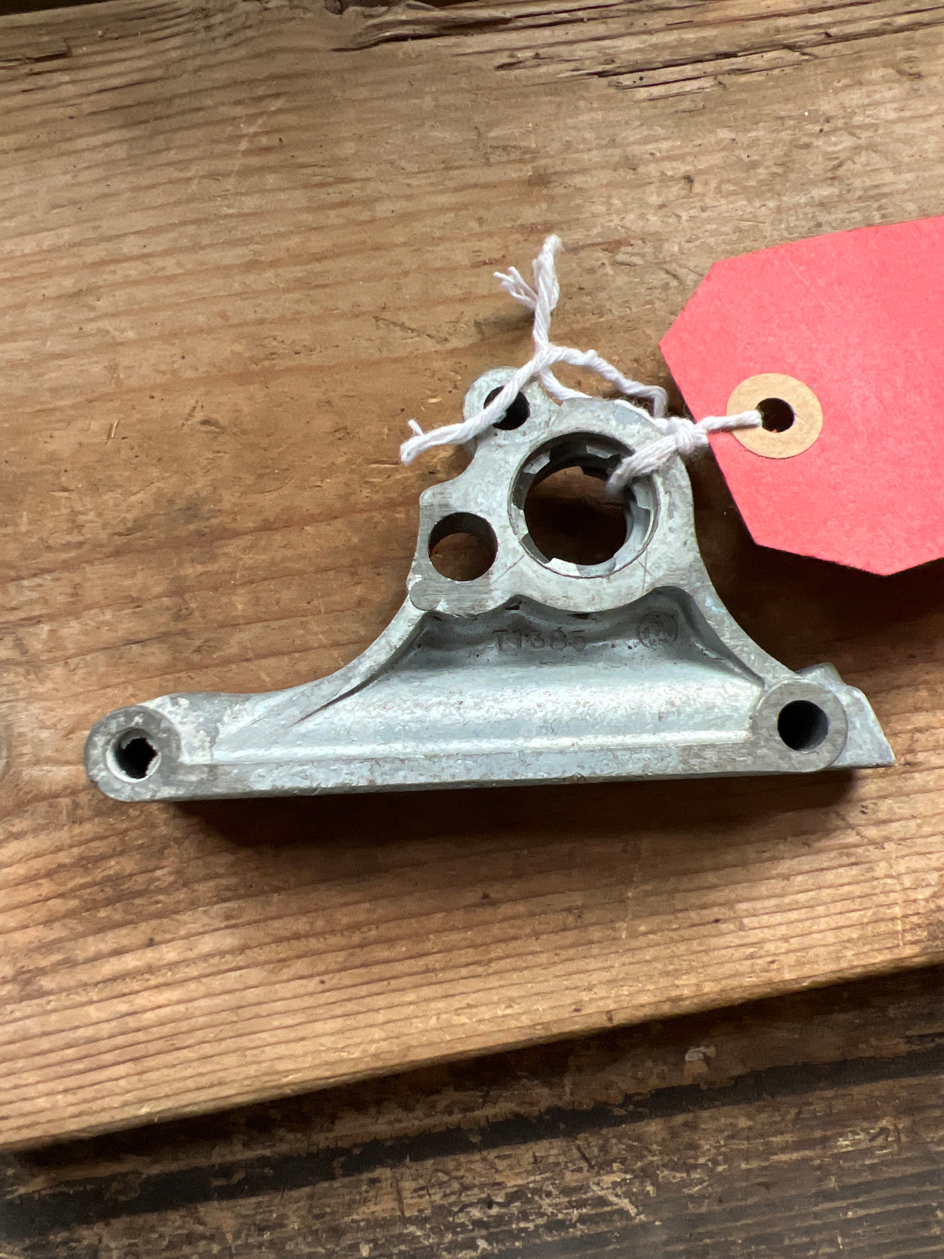 Triumph T1385 3TA 5TA T100A gearbox outer cover return spring housing NOS