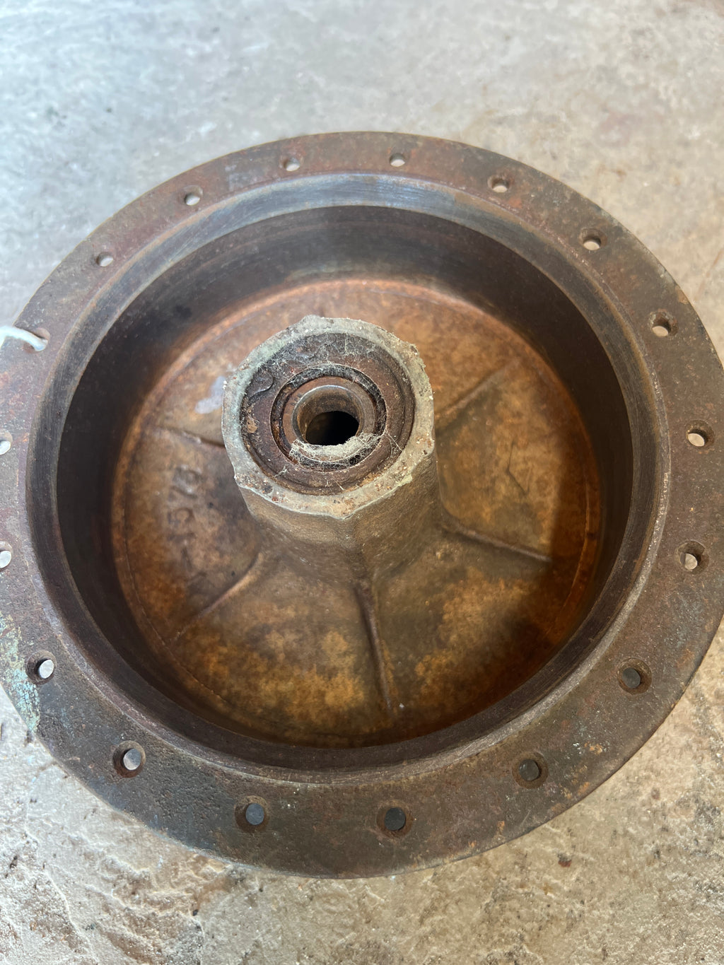 Ariel arrow & leader Iron front hub